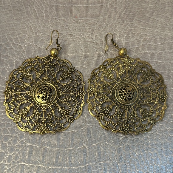 New Gold Bronze Antiqued Filigree look Earrings - Picture 2 of 2